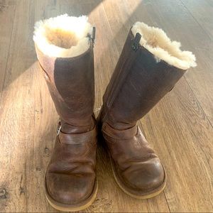 Leather UGG shearing lined boots size 1